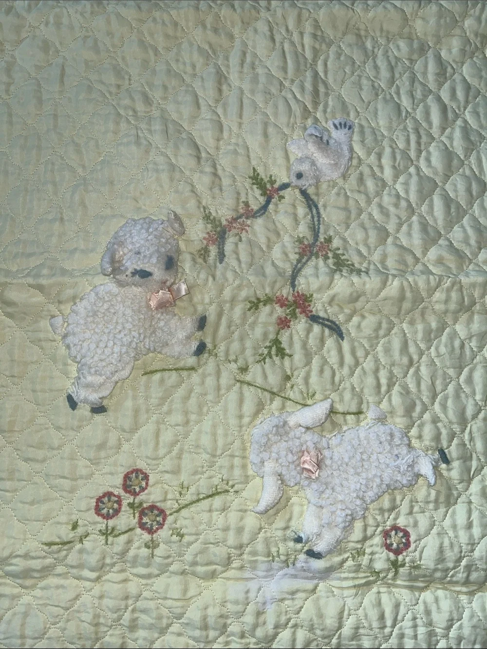 Vtg Satin Edge Pale Yellow Baby Crib Blanket Sheep Nursery 39” X 26.5” **READ**